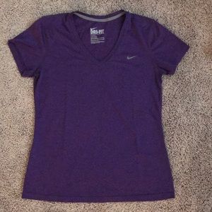Women’s Nike v-neck dri-fit t-shirt